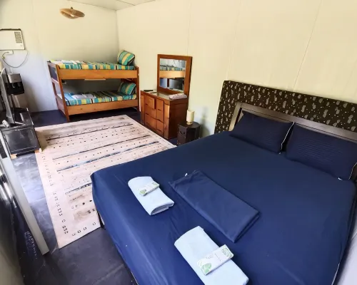 Calicoan Surf Retreat  Container Van- family room Hotels in Eastern Samar