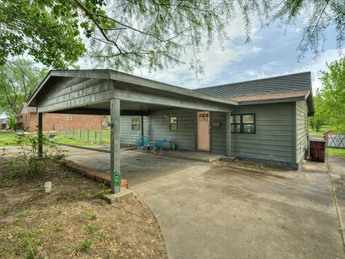 Unwind with your family at this cozy lakeside home! - Wi-Fi