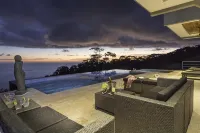 Gema Escondida-Newly Listed Home Nestled in the Jungle with Breathtaking Views - Swimmingpools
