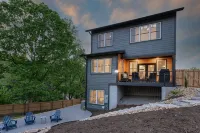 Modern, Family + Pet-Friendly! Mins from Downtown AVL! Firepit, Hot Tub & Games! - Wifi