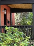 Petite+Perfect Modern Pad: parking+laundry+yard - 2-Star