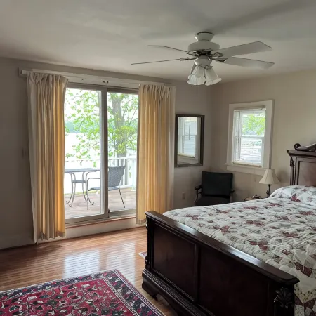 Charming 4-bedroom house with WiFi and AC in Branchport