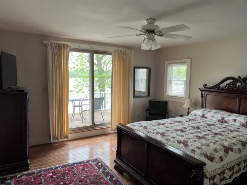 Charming 4-bedroom house with WiFi and AC in Branchport
