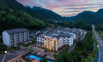 Floral Hote· Meng Sanqing Pool Resort (Sanqing Mountain East Jinsha Cableway)