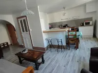 BEAUTIFUL CITY CENTER APARTMENT FOR FAMILY OR GROUP TRAVEL Hotels in Autun