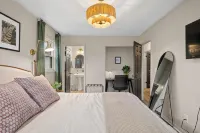 Cozy 3 Bedroom Home Just Minutes from NRG Featuring a Fire Pit/Indoor Hot Tub