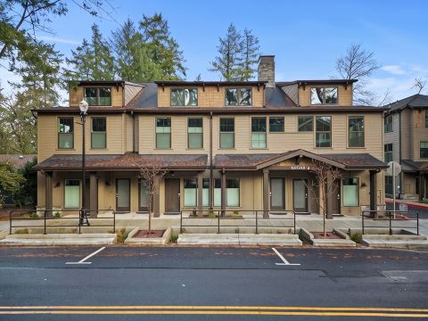 Lake Oswego Quiet Ground Level Condo Private Entrance - Pet Friendly!