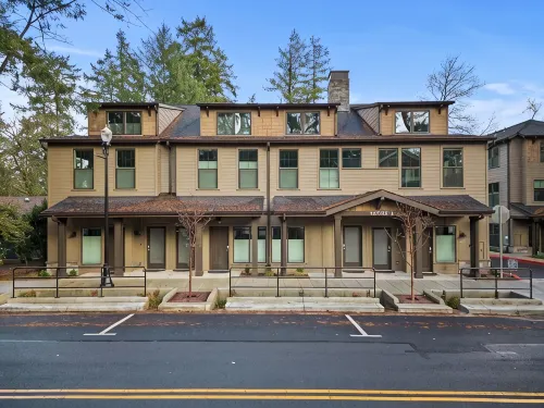 Lake Oswego Quiet Ground Level Condo Private Entrance - Pet Friendly! - Wifi