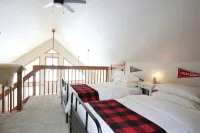 Serene Lakefront Retreat: A/C, dock, canoe, kayaks - Wifi