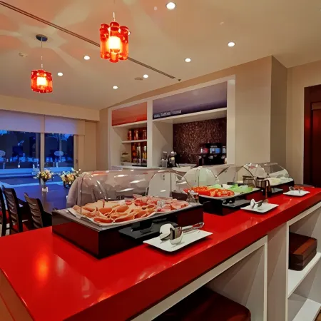 Hampton by Hilton Istanbul Kurtkoy Отели рядом с Аэропорт Сабиха Гёкчен