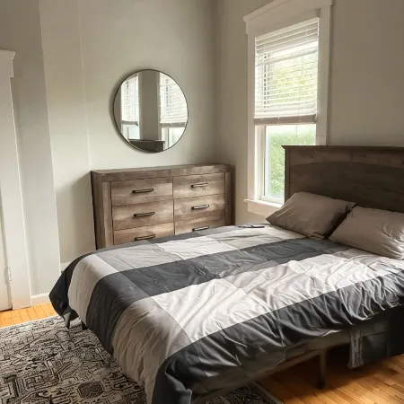 The Elevated Soulard Escape: Cozy 1-Bedroom Apartment. Pet- Friendly!