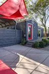 Charming Home, near beautiful park/tennis courts! - Homestays