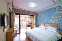 Fenghuang Yujiang River View Guesthouse - Inns