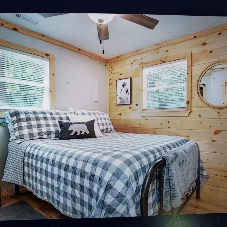 Charming 2-bedroom cabin with WiFi, AC in enchanting Blairsville