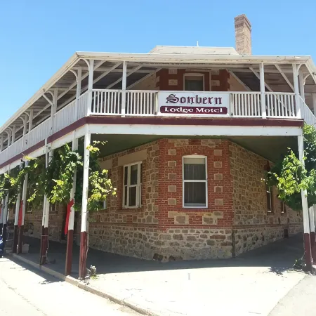 Sonbern Lodge motel Отели в г. Уоллару