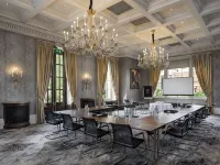 Oulton Hall Hotel, Spa & Golf Resort Hotels near ترينيتي ليدز