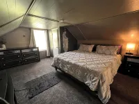 Melodic Forest~King Bed,Hot Tub, Forest, Rec Room, Wineries, Erie & Cleveland - Boutique
