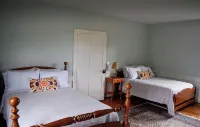 Beautifully renovated 1780 historic estate and horse farm - 4-Sterne
