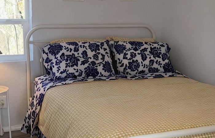 Charming Country Cottage- Long Term Stays Welcome!