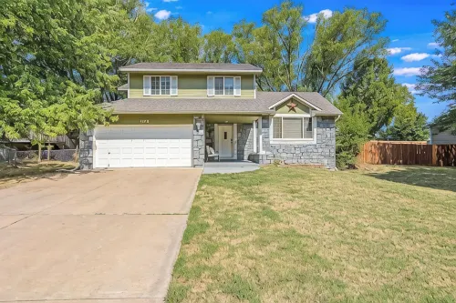 Family Retreat Close to Shopping and Town Fun! King Master Suite & Pack N Play - Balkon