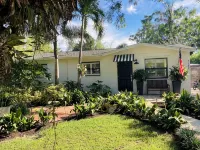 Charming Olde Naples Bungalow - สระว่ายน้ำส่วนตัว