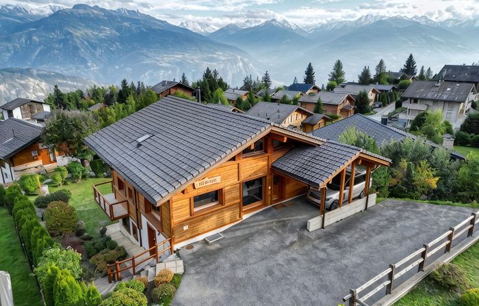Stunning contemporary chalet in Anzère with unbelievable views of the mountains.