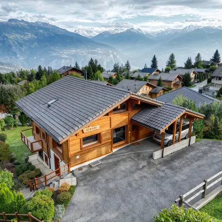 Stunning contemporary chalet in Anzère with unbelievable views of the mountains.