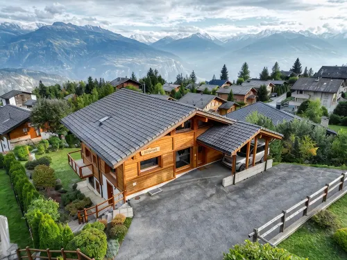 Stunning contemporary chalet in Anzère with unbelievable views of the mountains.