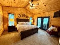 CLEAR VIEW CABIN - only 1 mile from Van Buren & Current Rvr @ Big Spring Park!