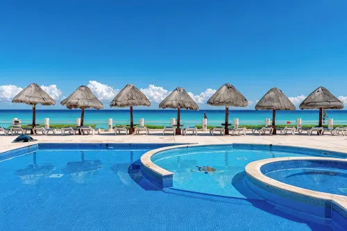 Beachfront 4BR Hotel Zone in Cancun.