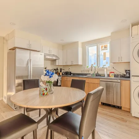 LUXE 4BDR/2BA Near Boston- T-Station & Encore Casino