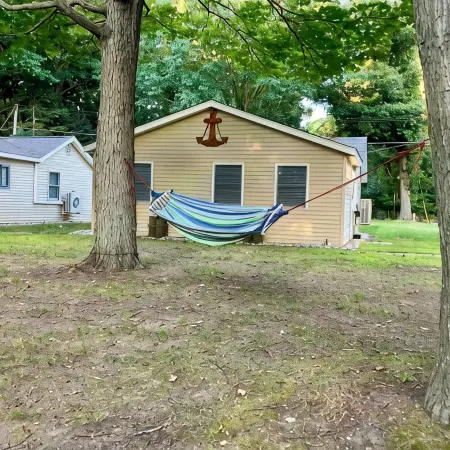 Hot Tub, pristine beach access, 2-bdrm cottage with AC, WiFi near Port Austin #2