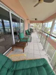 Northern Lights # 9 Spacious 3 Bd/3+ Bath Beachfront on Snorklers Paradise - 4 Yıldız