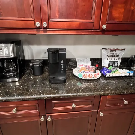 Tranquil Oaks Near Lake & Raceway w/Tesla Charger & Family Games Included! Отели в г. Себринг
