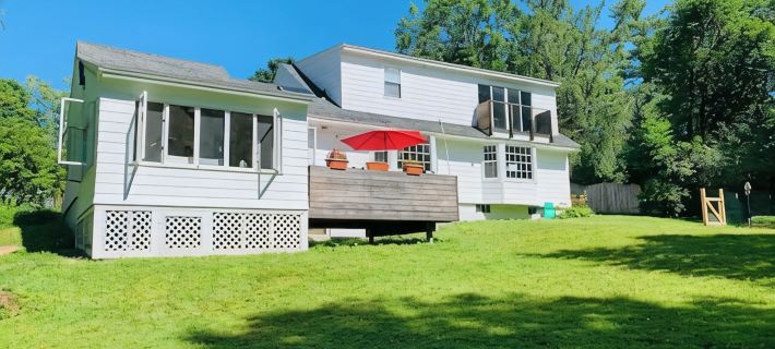 Stylish Mid-century Modern Berkshires Cape Hotels in Lee