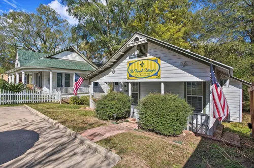 *NEW* Adorable French Country Cottage w/Free Bikes