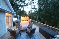 Charming Mountain Retreat Lg Mod/Kit on Stream/Fire-pit/Hot Tub - Boutique