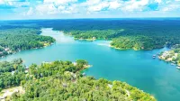 Relaxing 4-Bedroom Cottage on Smith Lake - 3-Star