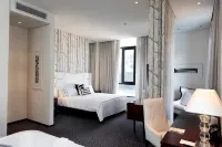 Davinci Hotel on Nelson Mandela Square