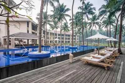 Silver Waves Resort & Spa - Daman Hotel di 
