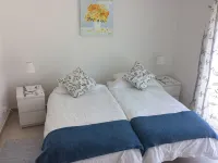 New villa with pool in Salema  Ideal location  lovely sea and countryside views. - Balkon