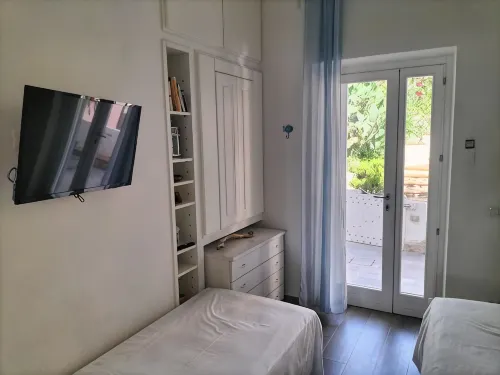Apartment with exclusive garden and seaview in Pomonte, 50 meters from the sea - Homestays