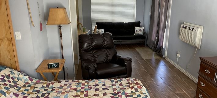 Wolf Trail Suite next to scenic 18 hole Golf course. Fort Smith AR close by. Hotels in Le Flore County