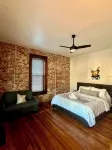 Charming Home in Cozy Frenchtown Saint Charles - 3 ดาว