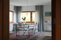 Haus mit großem Garten, 2 Schlafzimmer, 2 Bäder, 151 qm Wohnfläche - Alojamientos