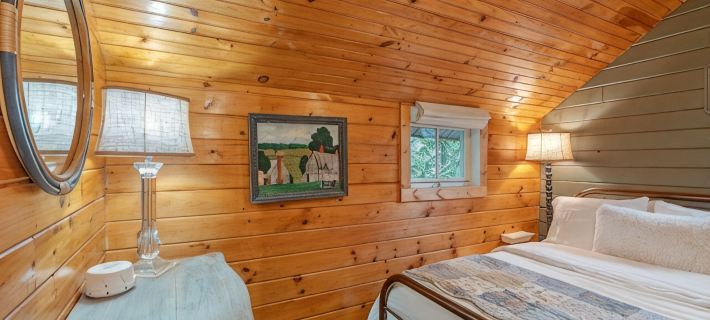 Lakeview, Kayaks, Near Beaches, Fire Pit, Great Kitchen, Pets, 1.5 Baths Hotels in Oswego County