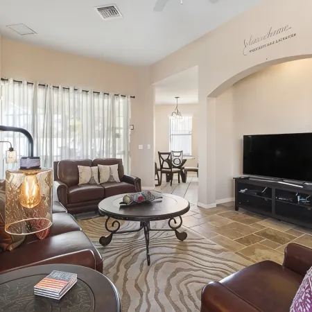 Paradise at Tower Lake 6 bedrooms with swimming pool/spa and movie theater