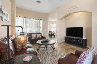 Paradise at Tower Lake 6 bedrooms with swimming pool/spa and movie theater