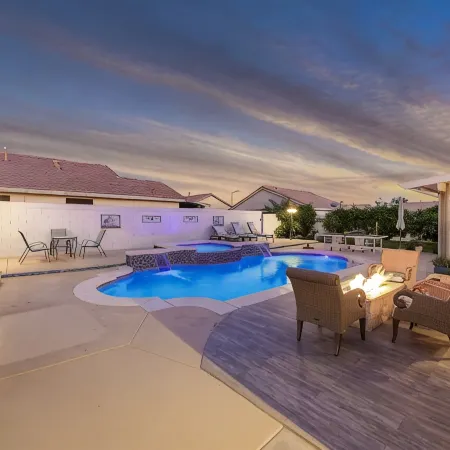 Dulce Vida: Pool, Spa, Table Games, Fire Pit, BBQ!