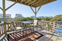 2ND Row. See/Hear the Ocean, 1 Min to Surf. Well-Appointed. - Kitchens